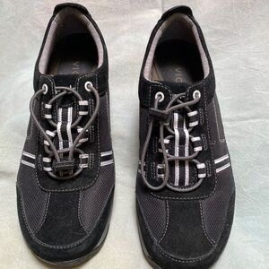 Dansko Helen women’s size 7.5 black suede sneakers